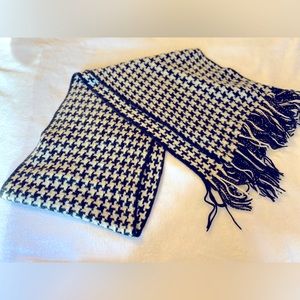 Houndstooth Oversized Scarf Fringed ends